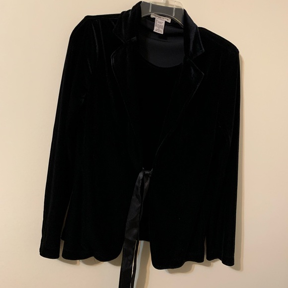 NOTATIONS Velvet Tie Front Top with an attached Velvet Cami, size Small - Picture 7 of 14
